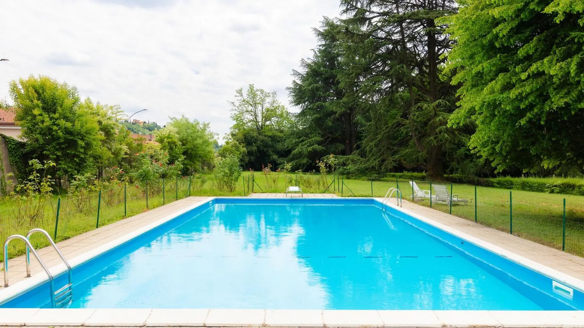 Il Patio Di Villa Carlotta Mozzo Italy